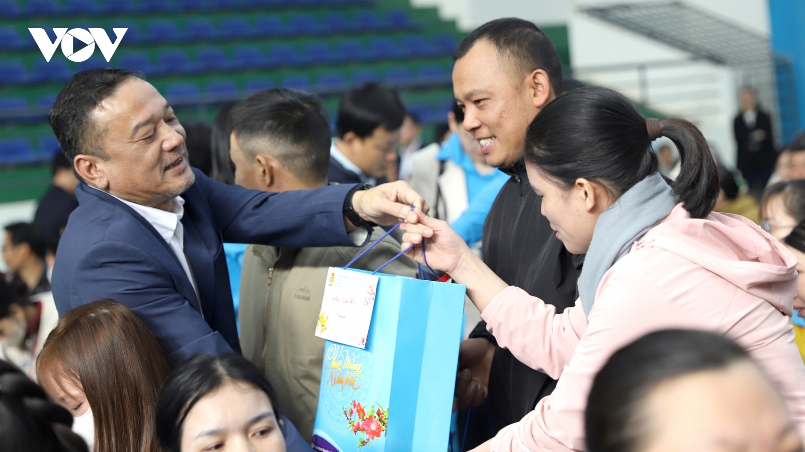 “Tết Sum vầy - Xuân ơn Đảng” chăm lo Tết cho công đoàn viên khó khăn tại Đắk Lắk